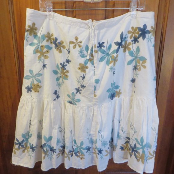 Skirt - Nice for Summer.  Lined with Cute print. - Picture 4 of 5